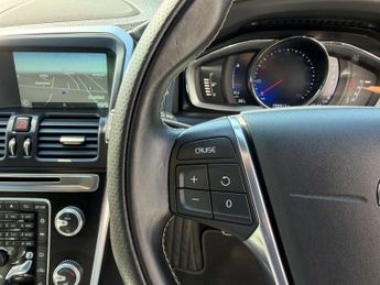 VOLVO XC60 2.4 XC60 R-Design Luxury Nav D5 AWD Auto 4WD 5dr