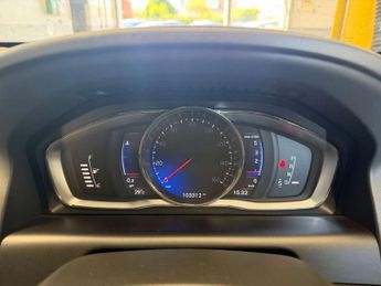 VOLVO XC60 2.4 XC60 R-Design Luxury Nav D5 AWD Auto 4WD 5dr