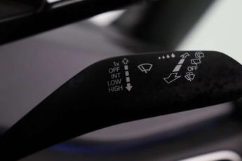 Volkswagen ID.3 Pro Performance 58kWh Life Hatchback 5dr Electric Auto (204 ps)