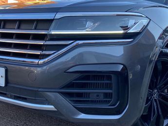 Volkswagen Touareg 3.0 TSI V6 R-Line Tech SUV 5dr Petrol Tiptronic 4Motion Euro 6 (