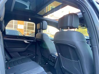 Volkswagen Touareg 3.0 TSI V6 R-Line Tech SUV 5dr Petrol Tiptronic 4Motion Euro 6 (