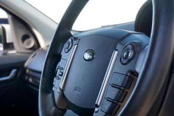 Land Rover FREELANDER 2 2.2 SD4 HSE SUV 5dr Diesel CommandShift 4WD Euro 5 (190 ps)