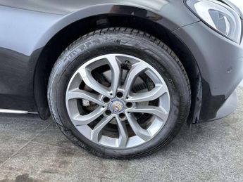 MERCEDES-BENZ C-CLASS 2.0 C200 Sport Auto 5dr