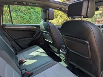 VOLKSWAGEN TIGUAN 2.0 Tiguan R-Line TDI BlueMotion Technology 4Motion Semi-Auto 4W