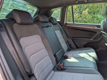 VOLKSWAGEN TIGUAN 2.0 Tiguan R-Line TDI BlueMotion Technology 4Motion Semi-Auto 4W
