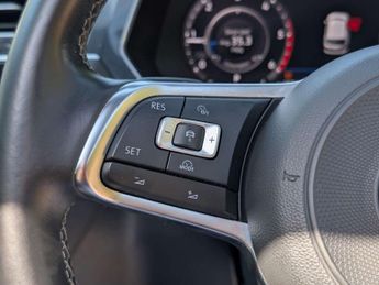 VOLKSWAGEN TIGUAN 2.0 Tiguan R-Line TDI BlueMotion Technology 4Motion Semi-Auto 4W