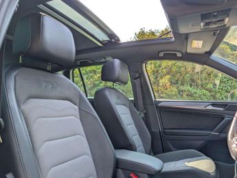 VOLKSWAGEN TIGUAN 2.0 Tiguan R-Line TDI BlueMotion Technology 4Motion Semi-Auto 4W
