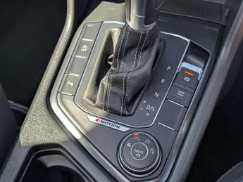 VOLKSWAGEN TIGUAN 2.0 Tiguan R-Line TDI BlueMotion Technology 4Motion Semi-Auto 4W