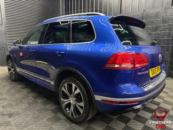 Volkswagen TOUAREG 3.0 TDI V6 BlueMotion Tech R-Line SUV 5dr Diesel Tiptronic 4WD E