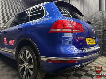 Volkswagen TOUAREG 3.0 TDI V6 BlueMotion Tech R-Line SUV 5dr Diesel Tiptronic 4WD E