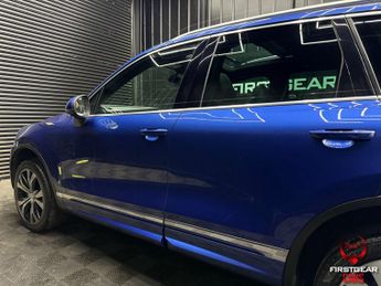 Volkswagen TOUAREG 3.0 TDI V6 BlueMotion Tech R-Line SUV 5dr Diesel Tiptronic 4WD E