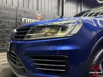 Volkswagen TOUAREG 3.0 TDI V6 BlueMotion Tech R-Line SUV 5dr Diesel Tiptronic 4WD E
