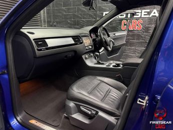 Volkswagen TOUAREG 3.0 TDI V6 BlueMotion Tech R-Line SUV 5dr Diesel Tiptronic 4WD E