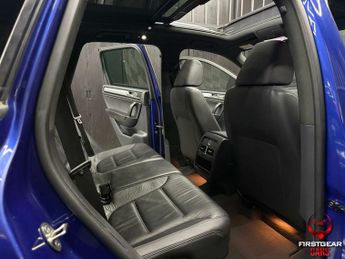 Volkswagen TOUAREG 3.0 TDI V6 BlueMotion Tech R-Line SUV 5dr Diesel Tiptronic 4WD E