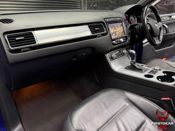 Volkswagen TOUAREG 3.0 TDI V6 BlueMotion Tech R-Line SUV 5dr Diesel Tiptronic 4WD E