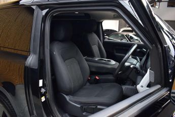 Land Rover DEFENDER 3.0 Defender Hard Top D MHEV Auto 4WD 5dr