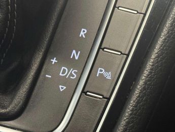 Volkswagen GOLF 2.0 Golf R TSi 4Motion Semi-Auto 4WD 5dr