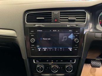 VOLKSWAGEN GOLF e-Golf 5dr