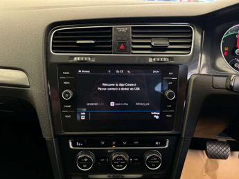 VOLKSWAGEN GOLF e-Golf 5dr