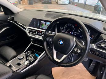 BMW 3 SERIES 2.0 320i Sport Auto 4dr