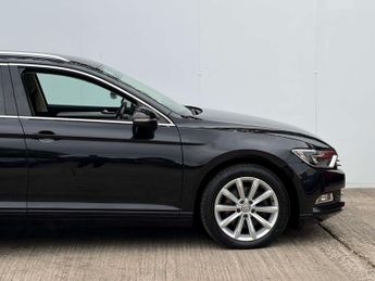 Volkswagen PASSAT 2.0 Passat SE Business TDI BlueMotion Technology Semi-Auto 5dr