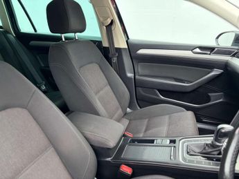 Volkswagen PASSAT 2.0 Passat SE Business TDI BlueMotion Technology Semi-Auto 5dr