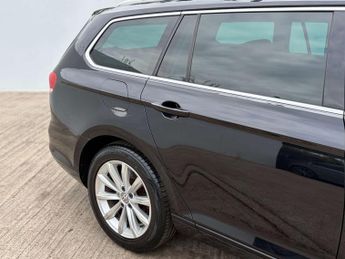 Volkswagen PASSAT 2.0 Passat SE Business TDI BlueMotion Technology Semi-Auto 5dr