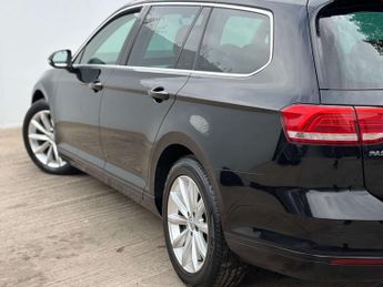 Volkswagen PASSAT 2.0 Passat SE Business TDI BlueMotion Technology Semi-Auto 5dr
