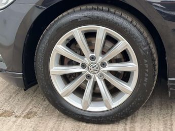 Volkswagen PASSAT 2.0 Passat SE Business TDI BlueMotion Technology Semi-Auto 5dr