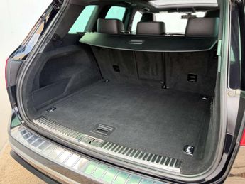 Volkswagen TOUAREG 3.0 Touareg V6 R-Line TDI BlueMotion Technology Auto 4WD 5dr