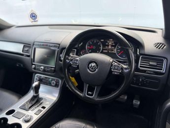Volkswagen TOUAREG 3.0 Touareg V6 R-Line TDI BlueMotion Technology Auto 4WD 5dr