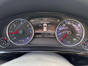 Volkswagen TOUAREG 3.0 Touareg V6 R-Line TDI BlueMotion Technology Auto 4WD 5dr
