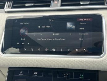 Land Rover RANGE ROVER VELAR 2.0 Range Rover Velar R-Dynamic SE D180 Auto 4WD 5dr