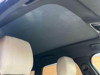 Land Rover RANGE ROVER VELAR 2.0 Range Rover Velar R-Dynamic SE D180 Auto 4WD 5dr