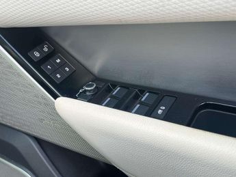 Land Rover RANGE ROVER VELAR 2.0 Range Rover Velar R-Dynamic SE D180 Auto 4WD 5dr