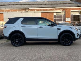 Land Rover Discovery Sport 2.0 TD4 HSE Black SUV 5dr Diesel Auto 4WD Euro 6 (s/s) (180 ps)