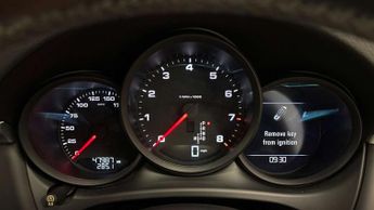 PORSCHE MACAN 2.0 Macan Semi-Auto 4WD 5dr