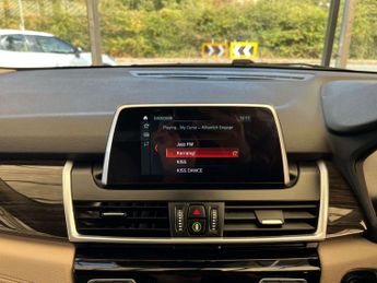 BMW 2 SERIES 2.0 220i Luxury Auto 5dr
