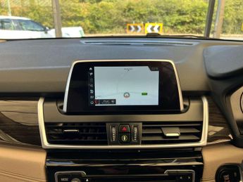 BMW 2 SERIES 2.0 220i Luxury Auto 5dr