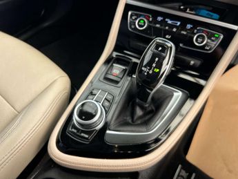 BMW 2 SERIES 2.0 220i Luxury Auto 5dr