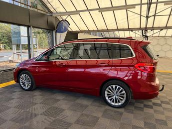 BMW 2 SERIES 2.0 220i Luxury Auto 5dr