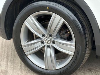 Volkswagen Tiguan 2.0 Tiguan SEL TDI BlueMotion Technology 4Motion Semi-Auto 4WD 5