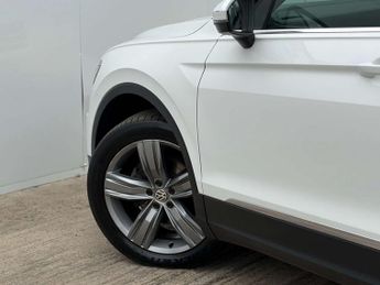 Volkswagen Tiguan 2.0 Tiguan SEL TDI BlueMotion Technology 4Motion Semi-Auto 4WD 5