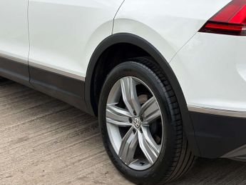 Volkswagen Tiguan 2.0 Tiguan SEL TDI BlueMotion Technology 4Motion Semi-Auto 4WD 5