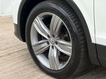 Volkswagen Tiguan 2.0 Tiguan SEL TDI BlueMotion Technology 4Motion Semi-Auto 4WD 5