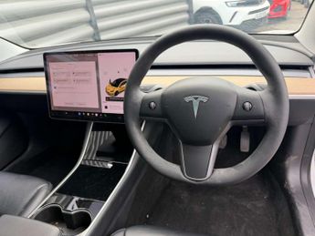 TESLA MODEL 3 Model 3 Standard Range + 4dr