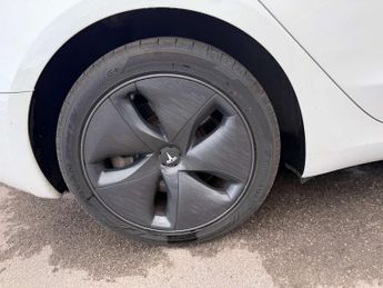 TESLA MODEL 3 Model 3 Standard Range + 4dr