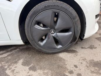 TESLA MODEL 3 Model 3 Standard Range + 4dr