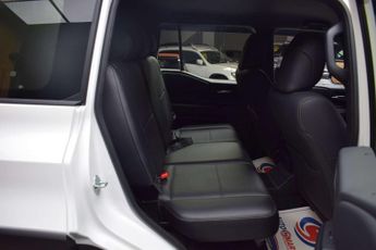 Toyota LAND CRUISER 2.8D 48V MHEV Land Cruiser Commercial Auto 4WD 5dr