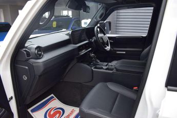 Toyota LAND CRUISER 2.8D 48V MHEV Land Cruiser Commercial Auto 4WD 5dr
